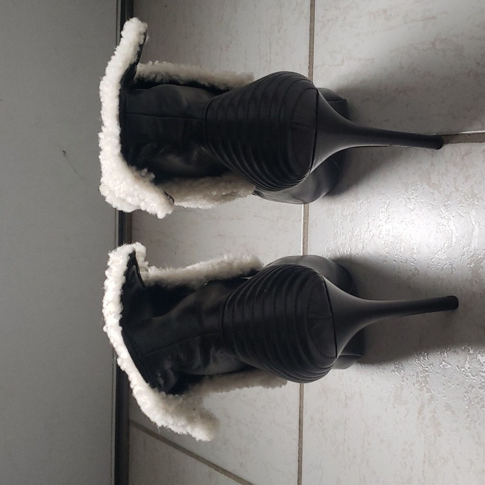 ALEXANDER MCQUEEN Faithful Shearling Ankle Boots...size 38... Black - Picture 3 of 8